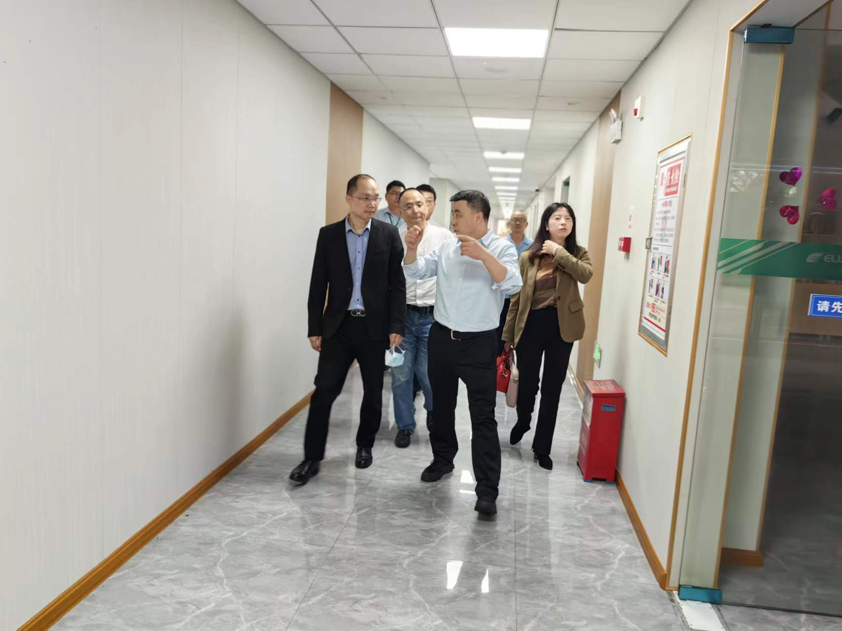 節(jié)后慰問暖人心 | 九洲集團(tuán)黨委書記、董事長楊保平一行慰問依頓電子全體員工 